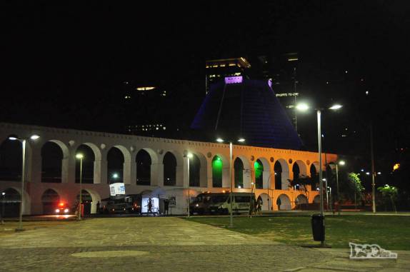 Saindo de Santa Tereza e chegando aos famosos Arcos da Lapa, no Rio de Janeiro